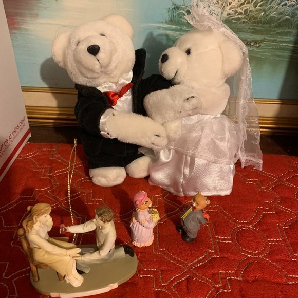 Other - 🎉 Free! Bundle Wedding bears Give flowers bears proposal man and women